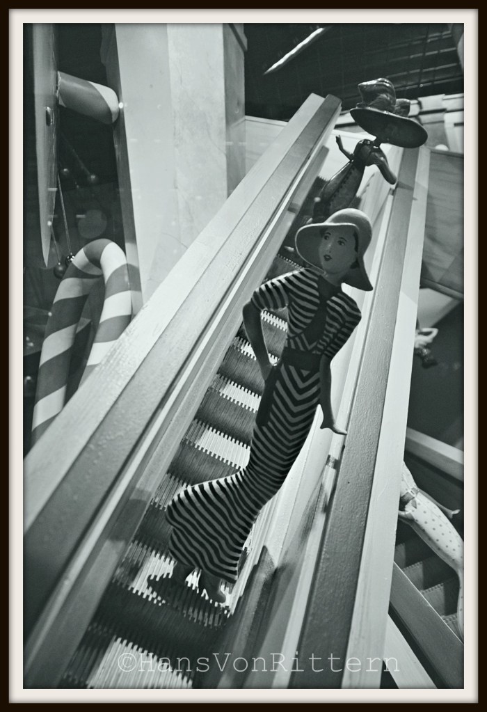 MACY'S ESCALATOR