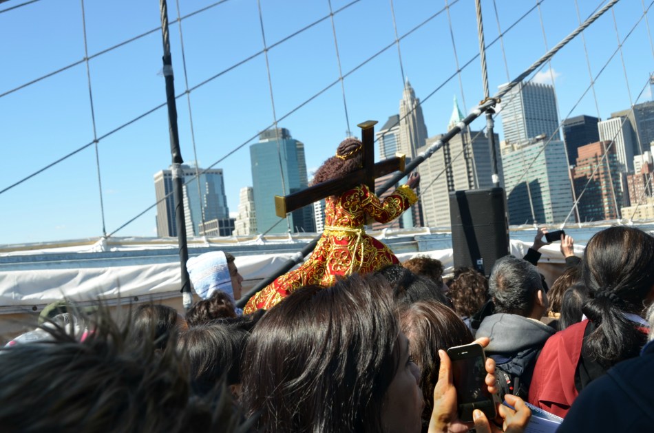 JESUS WALKING ACROSS THE BROOKLYN BRODGE