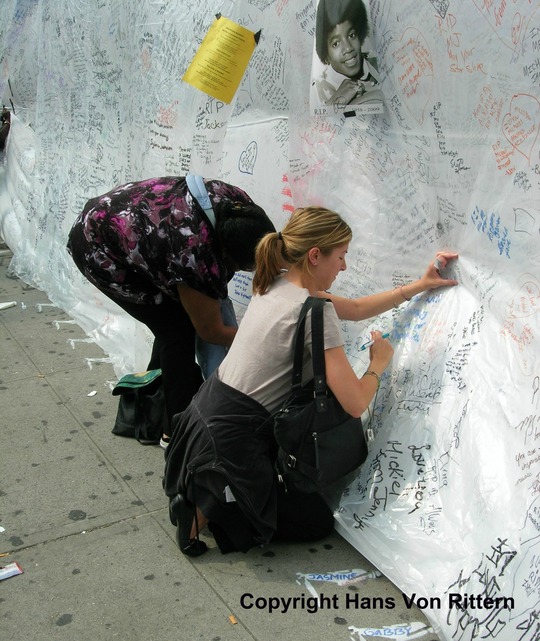 IN MEMORY OF MICHAEL JACKSON APOLLO THEATRE 7-1-09