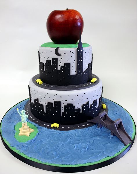 1a New_York_theme_big_apple_cake_with_Statue_of_Liberty