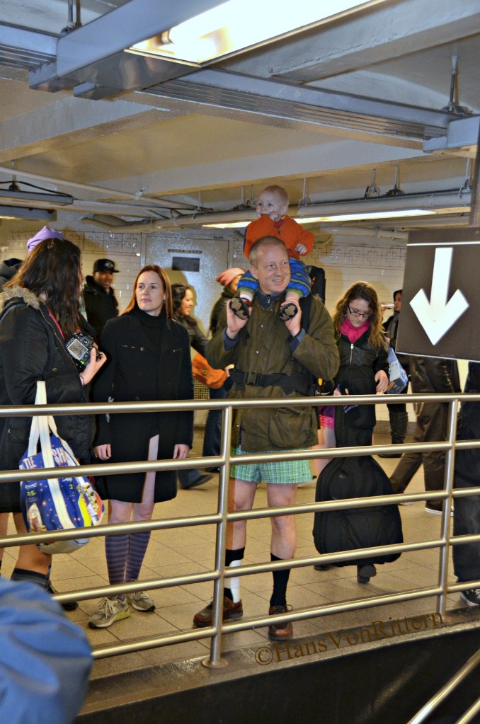 The family that drops trow together, stays together. 